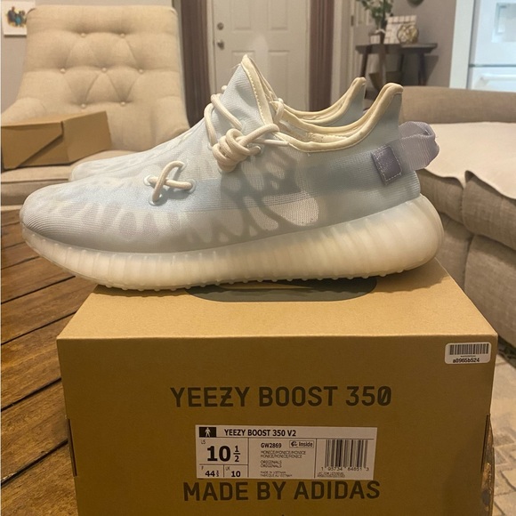 Yeezy Other - YEEZY BOOST 350 V2